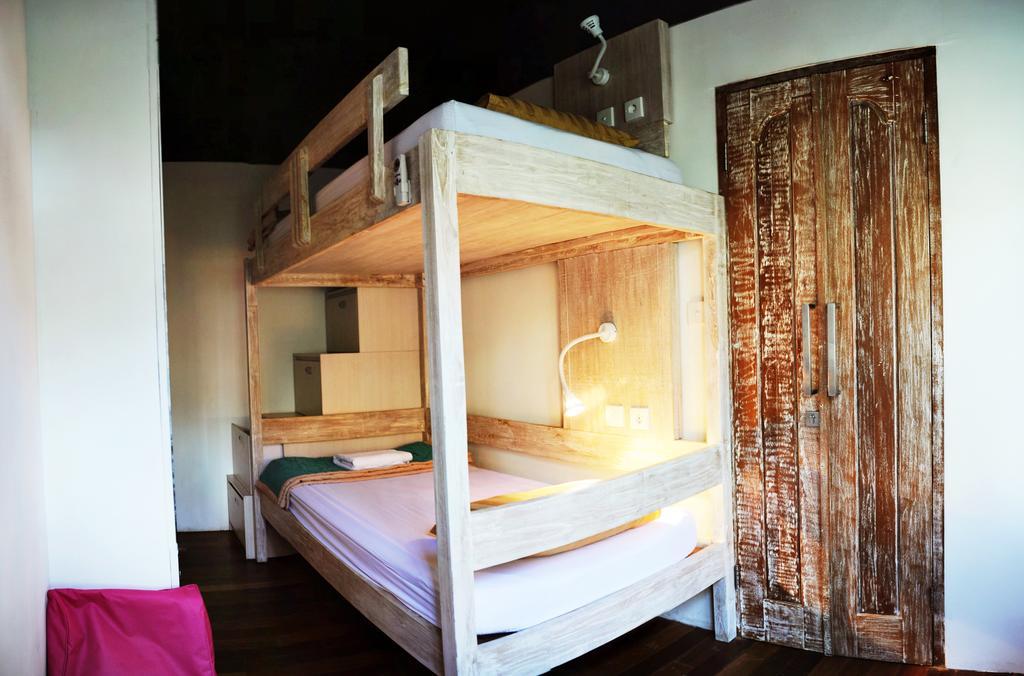 Nau Here Hostel Kuta  Bagian luar foto