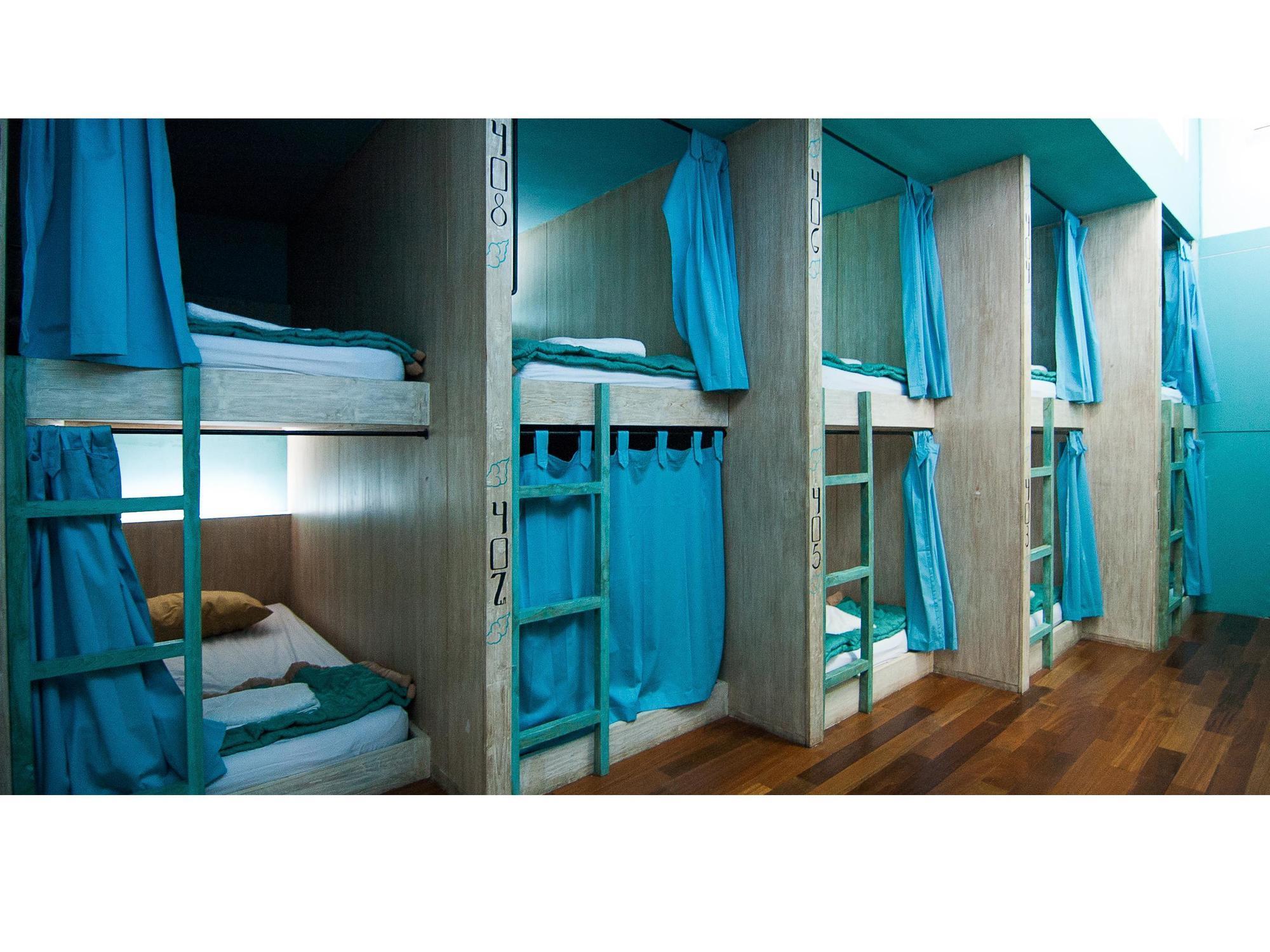 Nau Here Hostel Kuta  Bagian luar foto