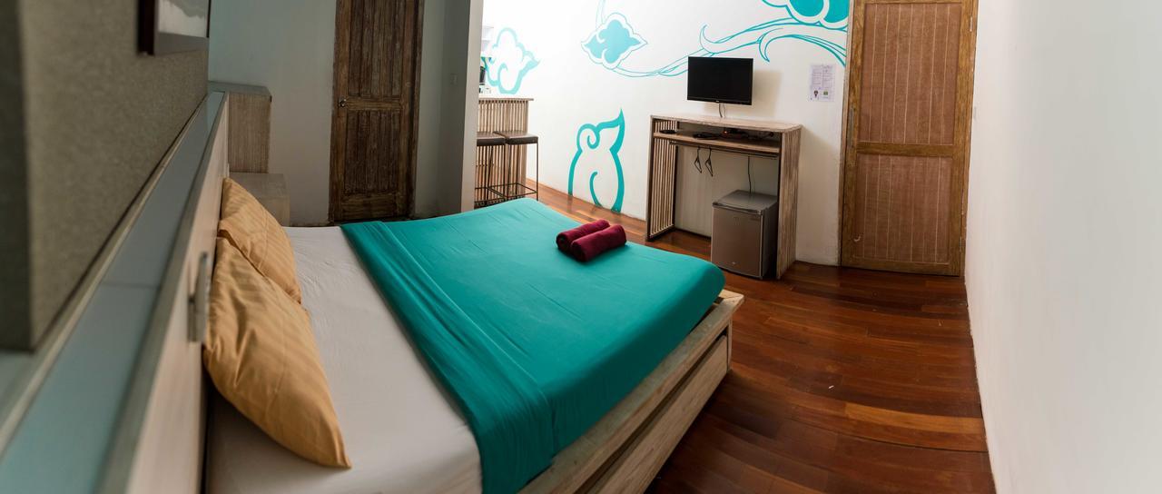 Nau Here Hostel Kuta  Bagian luar foto