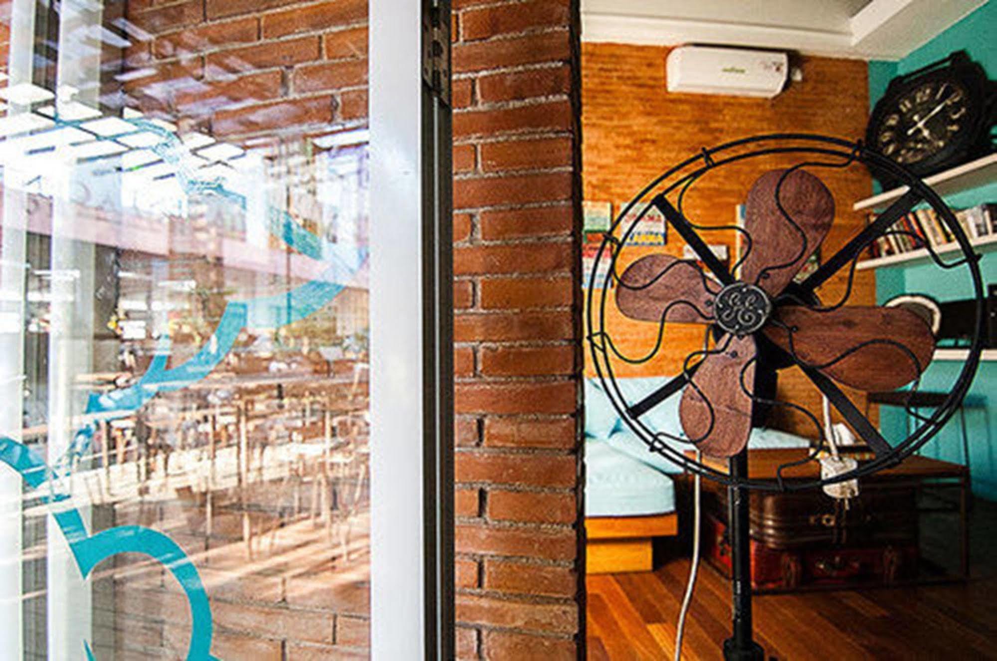 Nau Here Hostel Kuta  Bagian luar foto