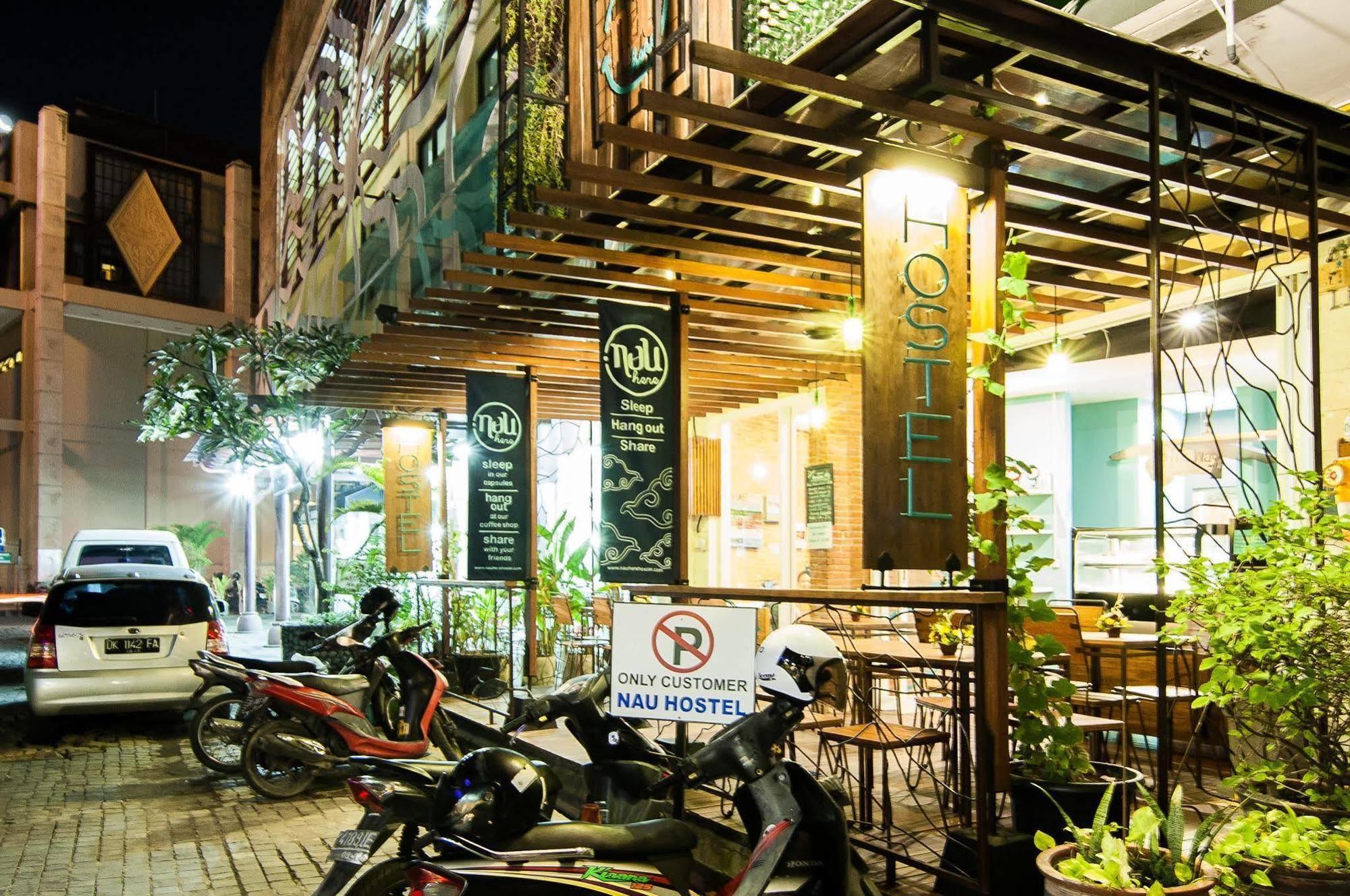 Nau Here Hostel Kuta  Bagian luar foto