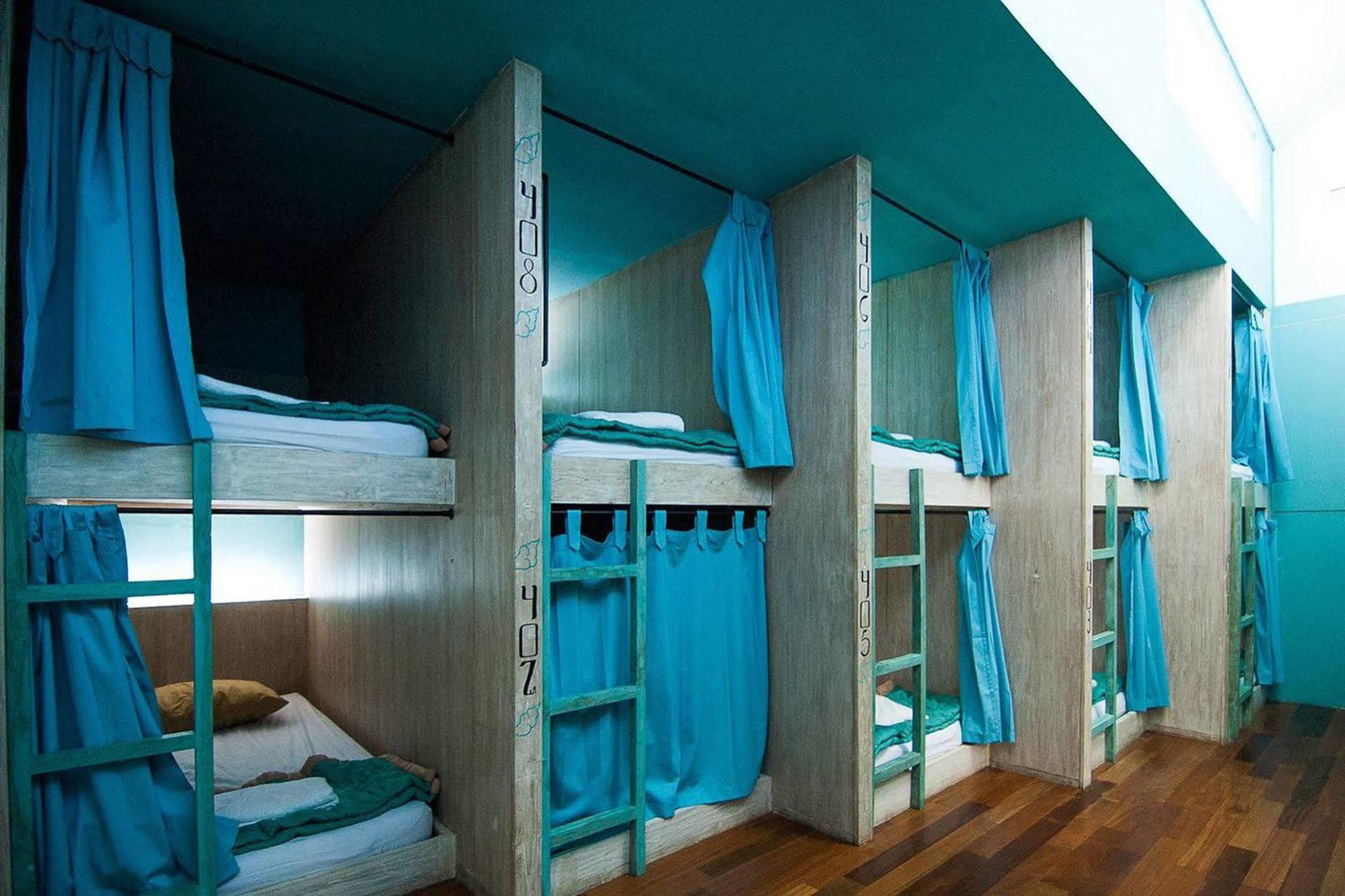 Nau Here Hostel Kuta  Bagian luar foto