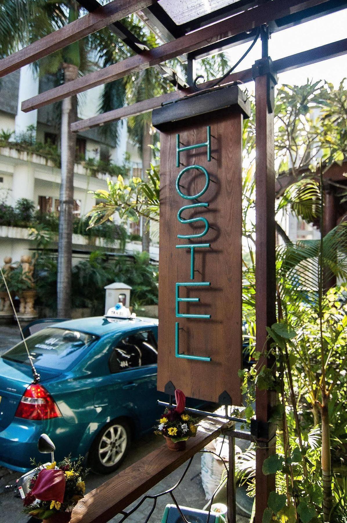 Nau Here Hostel Kuta  Bagian luar foto